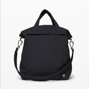 Lululemon On My Level Bag 19L- Black and Gold